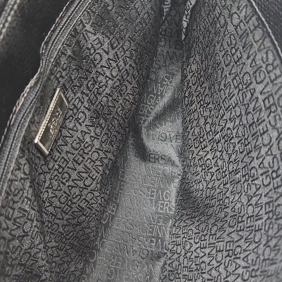 Authentic Gianni Versace 90's Leather Crossbody Shoulder Bag - Picture 12 of 16